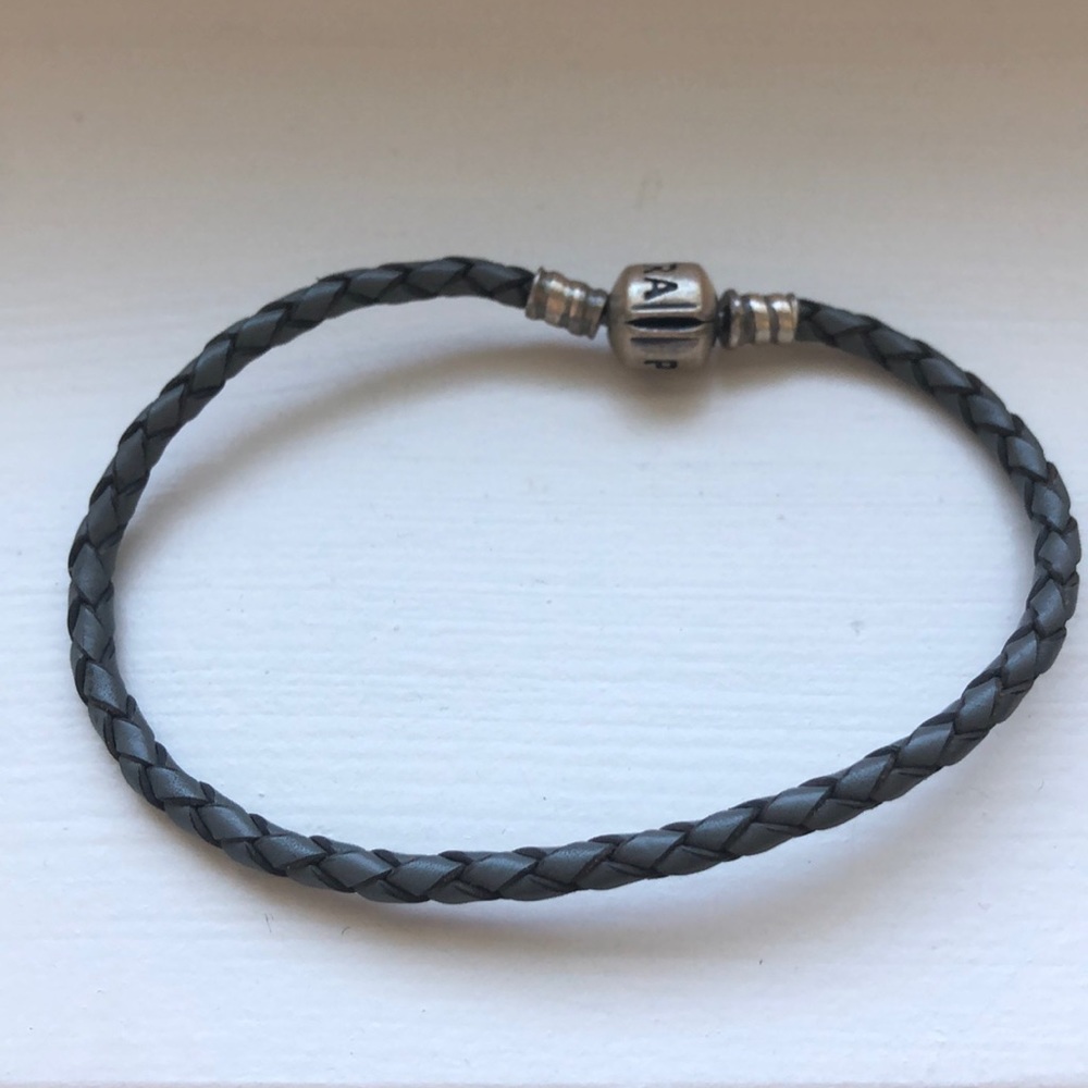 Genuine leather bracelet